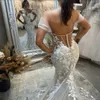 Abito da sposa a sirena Boho da spiaggia per la sposa con scollo a V e spalle scoperte Abiti da sposa in pizzo applicati per abiti da matrimonio Abiti da designer Tessuto lucente NW077