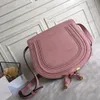 Designer 2024 Nouveau style en cuir Marcie petit sac de selle en cuir de veau grainé Tan Messenger Purse Hot Luxurys Sacs à bandoulière Portefeuille Sac de soirée Mode Femmes Sacs