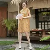 Etniska kläder sommaren ung modern förbättrad cheongsam traditionell kinesisk stil lös kort ärm gul qipao klänning