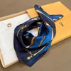 2024 Kvinnor Silk Scarf Designers For Women Men Top Brand Classic L Letter Print Chain Buckle pannband Square Silk Twill Hijab Ring Birthday Present Easy Match Soft 50*50cm