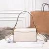 Bolso de lujo para mujer Bolso de diseñador Sacoche Bolso de tabby crossbody blanco Tote Baguette de cuero Bolso en relieve Espejo Calidad Crossbody Moda Satchel Bolsa de sobre