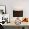 Skrivbordslampor nordiska retro kreativa geometriska bordslampor för vardagsrumsdekor trumskugga sovrum sovrum lampa hem studie rum ljusarmaturer yq240123