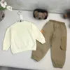 Merk kinderen trainingspakken designer herfst hoodie set maat 100-150 babykleertjes pop beer patroon ronde hals trui en broek jan20