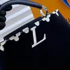 Mode kvinnors capucines velourour väska lyxig designer handväska högkvalitativ tyg avtagbar bred axel rem storlek 27*18 cm