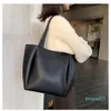 Europeiska klassiker stil saffiano läder damer handväska kvinnor väska med framficka212w