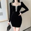 女性のVネックガーゼステッチベルベットスリムドレスS M L XL