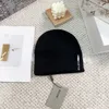 Unisex designer beanies b varumärke beanies svart och khaki klassiska stickade hattar broderade brev vinterskalle mössor