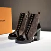 Explosão quente feminina Star Trail Ankle Boot 1A2Y7P Zíper lateral verdadeiramente icônico Couro de bezerro preto Sola de borracha com piso plataforma robusta sola designer Contador com caixa