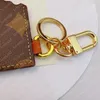 Designer Keychain Luxury Bag Charme voor dames bar beeldje lederen sleutelhanger klassieke letters roestvrij staal mode