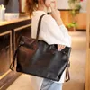 Sac de grande capacité pour les femmes 2020 Nouveau sac en cuir de mouton de mode pour femmes Simple polyvalent Tote One-épaule198l