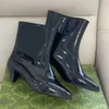 Designers sapatos mulheres botas de chuva tornozelo botas cor pura borracha impermeável superior com caixa 510