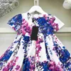 Luxury Girl Dress Short Sleeve Child Kjol Storlek 90-160 Kompletta etiketter Babykläder Wisteria Flower Print Kids Frock Jan20