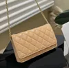 ShoulderDesignerLuxury Bolso de hombro Cadena Bolso cartera dorada Embrague Solapa Totes Letras dobles Cadena de metal dorado Bolso de moda para mujer