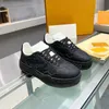 Buty projektantów Groovy Platforme Sneakers Kobiety wytłaczane płaskie buty klasyczne cielę czarno-białe trenerzy drukowania mody Rozmiar 35-41 z pudełkiem