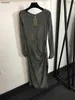 Lüks kadın tasarımcı giyim moda yan düğmesi pilili mizaç bölünmüş uzun kollu yüksek kaliteli bayanlar eğlence elbisesi 24 Ocak