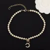 Collana di design di lusso Collane lunghe di perle per donna Collana con catena di lettere in rilievo Fornitura di gioielli regalo