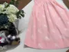 Luxuriöses Leibchenkleid für Kinder, Designer-Mädchenrock, Größe 100–160, weißes Rittermuster, Babykleidung, hübsches rosafarbenes Kinderkleid, 20. Januar