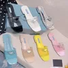 Hyaline Clear PVC Slippers Sliesds Sandals Heeled Cheeled Cheels Flat Open Open Tee Women Luxury Designers Leather Electole Fashion Shoes Factory