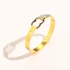 Donne canali in oro di lusso in oro placcato Bracciale boutique di alta qualità Bracciale per donne Regali d'amore romantici Bangleule in acciaio inossidabile in acciaio inossidabile