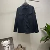 Giacche da uomo 23ss Primavera Pietra Bussola Distintivo Manica rattoppata Donna Uomo Tasca Cappotto Streetwear Colletto rovesciato Giacca a vento Lavata Camicia 771 03