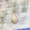 Ювелирные украшения ожерелья Kendrascott Country Kendras Scotts Ожерелье k Red Chalcedony Collece Alex Simple и Fashable Rose Red Hearchain Geometric Diamond White Shell S Shell S