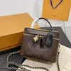 Designers kosmetiska väskor fina serier kvinnor axelväskor mode makeup toalettartikar crossbody lady handväskor med låda