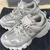 Diseñador Balencigs Moda Zapatos casuales Patines de ruedas Tercera generación Paris Track3 Leche Té Marrón Papá Hombres Mujeres Aumento 2 633M