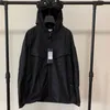 Kurtki męskie gogle z kapturem kurtka cp Spring Outdoor Windbreaker Mash Masher Metal Nylon Outerwear Coats CP Comapny Jacket Popularny styl uliczny w ZFNM