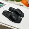 Designer flats lichtgewicht sandalen met platform van koeienhuid Slippers met open teen voor comfort buitenshuis