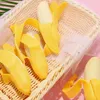 Jouet spongieux doux en forme de banane, jouets de décompression de banane, soulage le stress et l'anxiété, cadeaux de nouveauté pour enfants et adultes