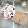 Luxe kinder trainingspakken voor kinderen met korte mouwen maat 90-160 babykleding jongens T-shirts en concave getextureerde shorts met beerpatroon Jan20