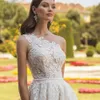 Atemberaubende Bride 2024 Einfache Brautkleider für Frauen Vintage-Stil Asymmetrische One-Shoulder-Spitze-Applikationen Plus-Size-Brautkleider mit Gürtel