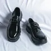 Mocasines negros clásicos Zapatos de cuero de PU para hombres con suelas gruesas y zapatos de vestir de negocios informales de altura elevada