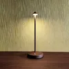 Skrivbordslampor droppe frakt kreativ bordslampa för restaurang laddningsbar trådlös beröringslampa liten nattljus laddningsbar USB-C Desk Lamp YQ240123