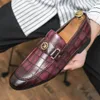 2024 Nya män skor av hög kvalitet pu läder mode högkvalitativ design hästsko spänne dekoration bekväma loafers klassiska heta försäljningsbrev