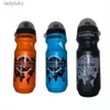 Vattenflaskor burar Nya 650 ml Mountain Bike Cycling Sports Bottle Plastic Water Cup Bottle With Dust Cover Design Outdoor Supplies Riding Equipmentl240124