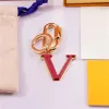 Menas de moda designer de cadeia de chaves mulher v Hang Kichain Gold Silver Luxury Key Ring Letter Brand Brand Key Pinging Llavero Classics Chaveiro