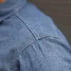 Casual herenoverhemden Niet op voorraad Klassiek Chambray overhemd Lente werkshirt met twee zakken, lichtblauw