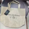Bolsos de diseñadores Bolsas de playa de moda Ladies Classic Summer de gran capacidad C bolsos de trenza de paja bolsas de bolsas para mujeres 277n
