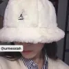 Designer Kangol Kangaroo Cony Hair Hat Hyunya samma stil Kvinnor Autumn och Winter Lamb Hair Round Top Embroidery Warm Fisherman Hat Cold Proof