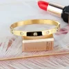 Exquisitos accesorios de joyería de regalo estilo de pareja chapado en diamante oro de 18 quilates 3 piezas traje pendientes de acero inoxidable anillo pulsera
