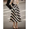 Röcke Schwarz-weiß gestreift, unregelmäßig, dünn, plissierter Seidenrock für Damen