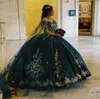 Glitter mörkgröna quinceanera klänningar med guld spetsar applikationer 3d blommig prinsess boll klänning söt 16 klänning um ärmar av axel prom special ocn