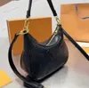 Diseñador Bagatelle Bolsa de cuero genuino Bolso de hombro en relieve Mujeres Bolsas de axilas Moda de lujo Hobos Crossbody Tote Monedero Monedero Bolso