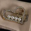 Pearl Brosches Women Designer Jewelry G Heart Brosch Luxury Pins Fashion Girls Love Pin Brand Ornament Broche Wedding Accessories Suit Dress