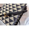 Mini saffiano crossbody torebki haftowe tkaniny z trójkątnym znakiem długiego skórzanego paska dla kobiet designerskie torebki torebki