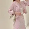 Sukienki robocze VII 2024 m Odzież żeńska za okrągła szyja różowy Jacquard Dzianin Krigan Krótka kurtka Half Spódnica Trzyczęściowe oferty