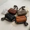 女性向けのソリッドレザートートクロスボディバッグ女性のシンプルな肩側の品質ハンドバッグと財布240123