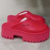 Plataforma de verano Bombas Diapositivas Zapatillas Sandalias Tacones Planos Diseñadores de lujo para mujer Moda Zapatos casuales Calzado de fábrica