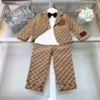 New baby Tute per ragazzi in tre pezzi Abito formale per bambini Taglia 100-150 Giacca con stampa completa di lettere Camicia e pantaloni bianchi Jan20